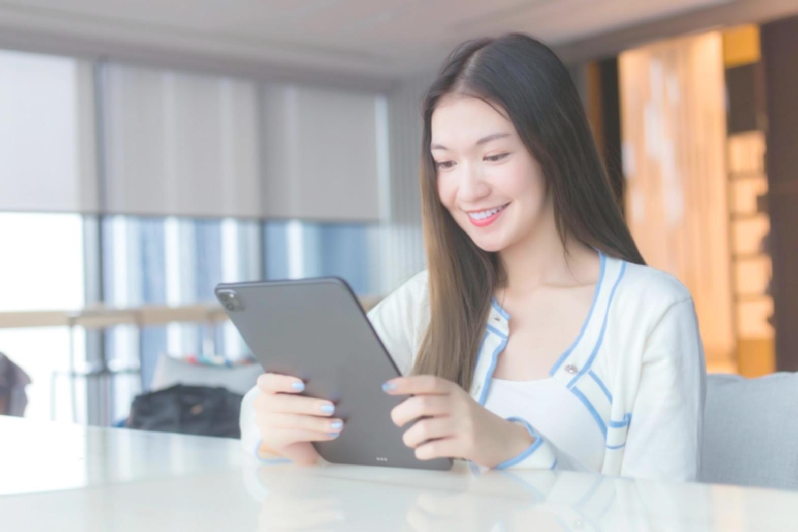 Análisis de modelos financieros con datos en múltiples pantallas